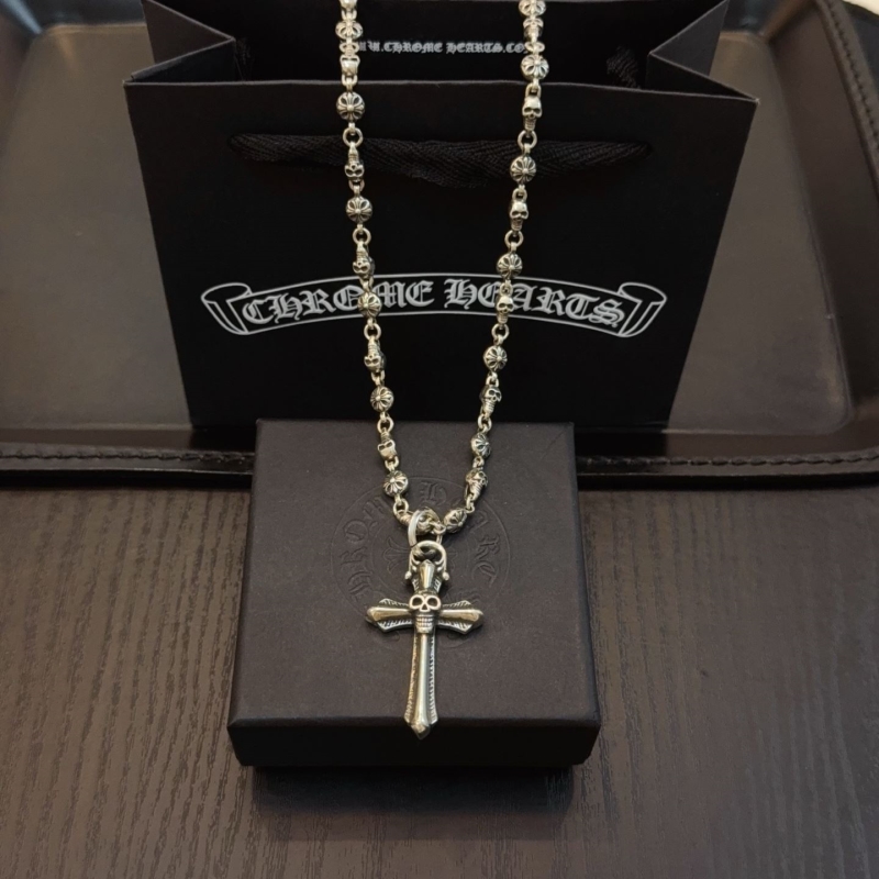 Ch*0me He**ts necklaces